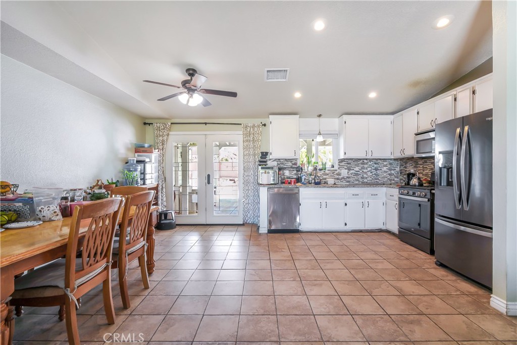 17133 Mesquite Road Apple Valley, CA 92307 - Photo 12 of 36