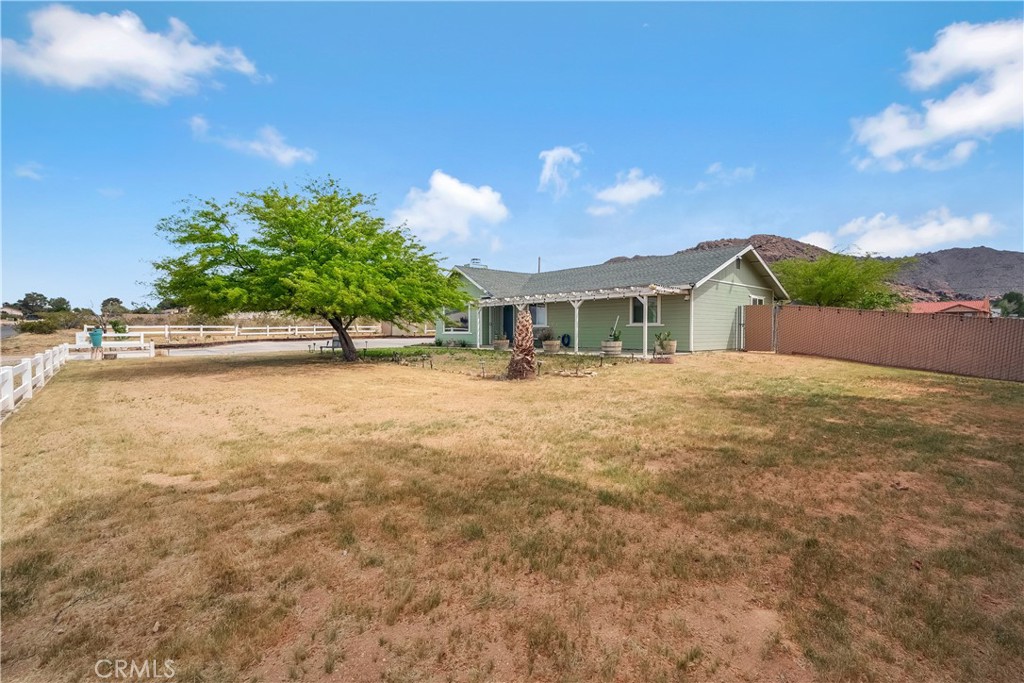 17133 Mesquite Road Apple Valley, CA 92307 - Photo 4 of 36