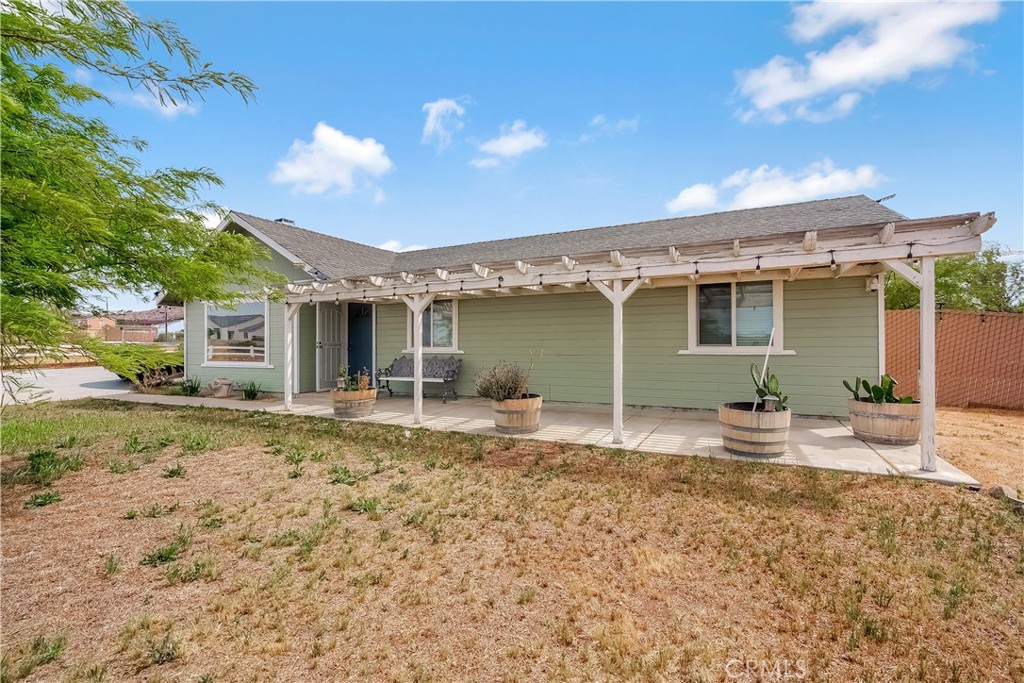 17133 Mesquite Road Apple Valley, CA 92307 - Photo 5 of 36