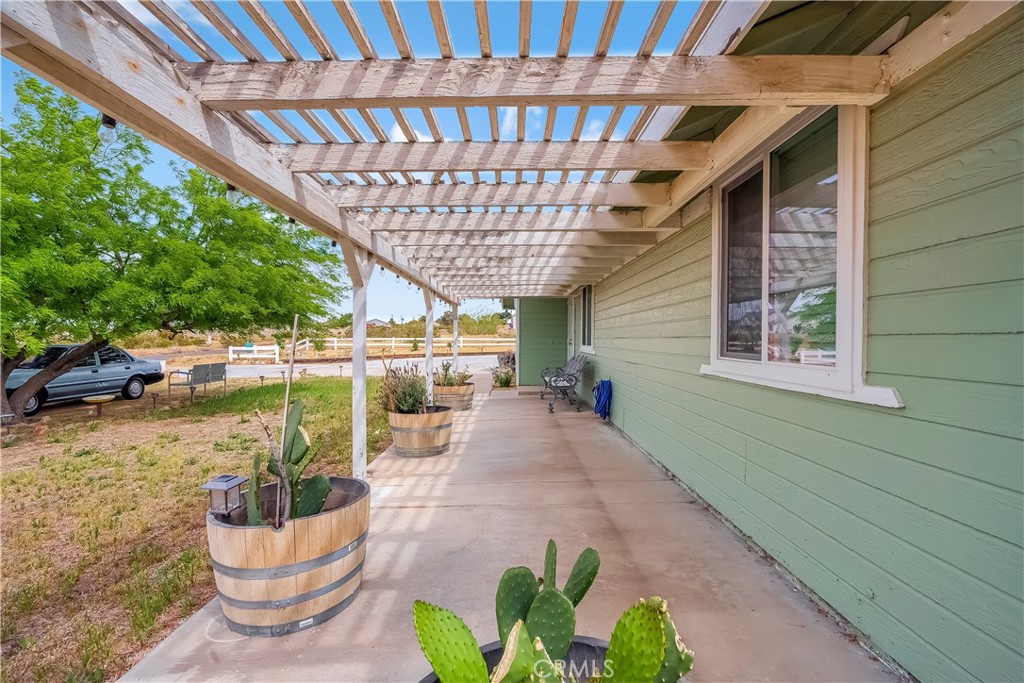 17133 Mesquite Road Apple Valley, CA 92307 - Photo 6 of 36