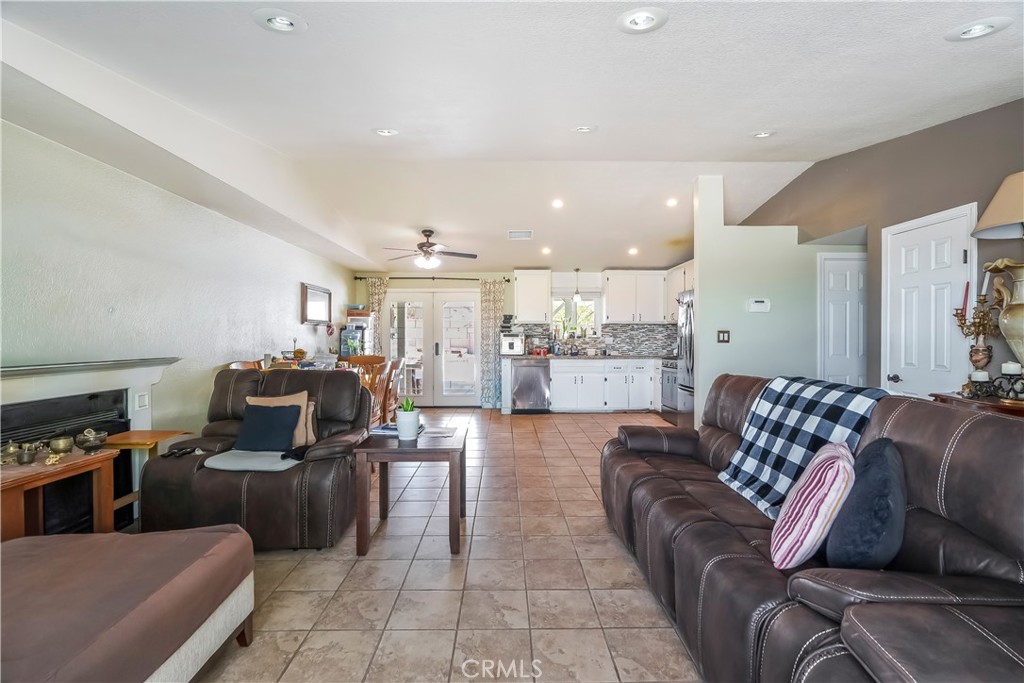 17133 Mesquite Road Apple Valley, CA 92307 - Photo 8 of 36