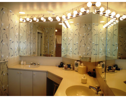 141 Worthen Road Lexington, MA 02421 - Photo 13 of 21 a bathroom with a tub sink and mirror