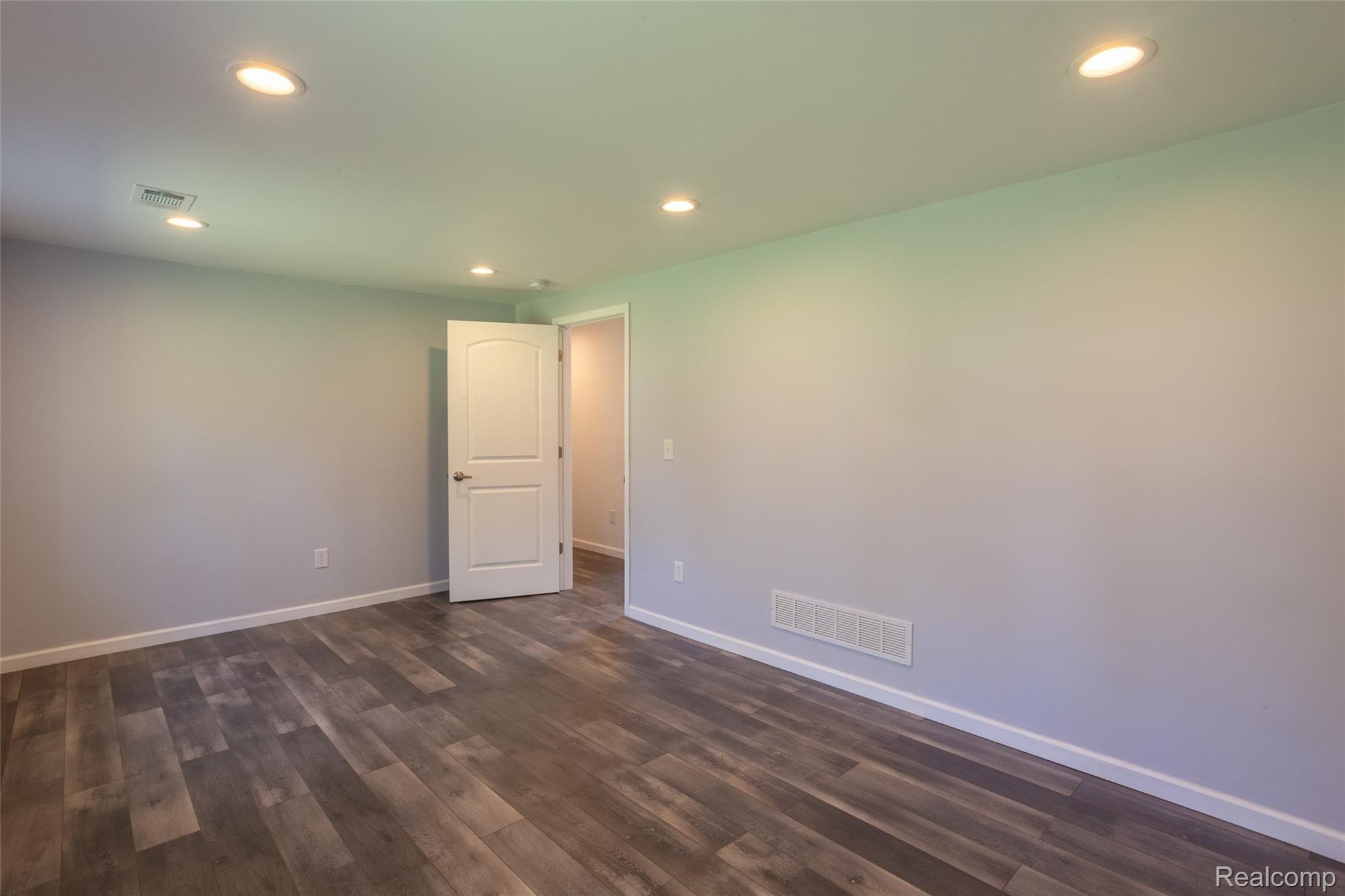 3290 John R Road Rochester, MI 48307 - Photo 19 of 47 John R_3290--Master Bedroom-46.jpg