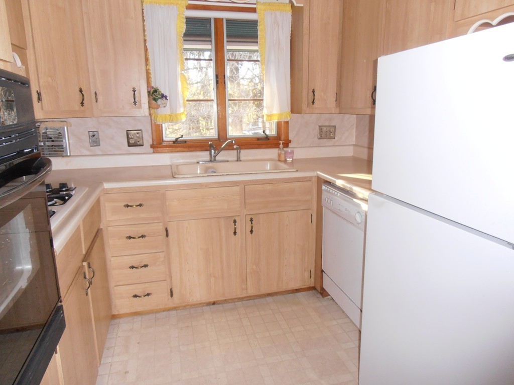 24 Pine Hill Road Springfield, MA 01118 - Photo 4 of 15 Gallery Image 4