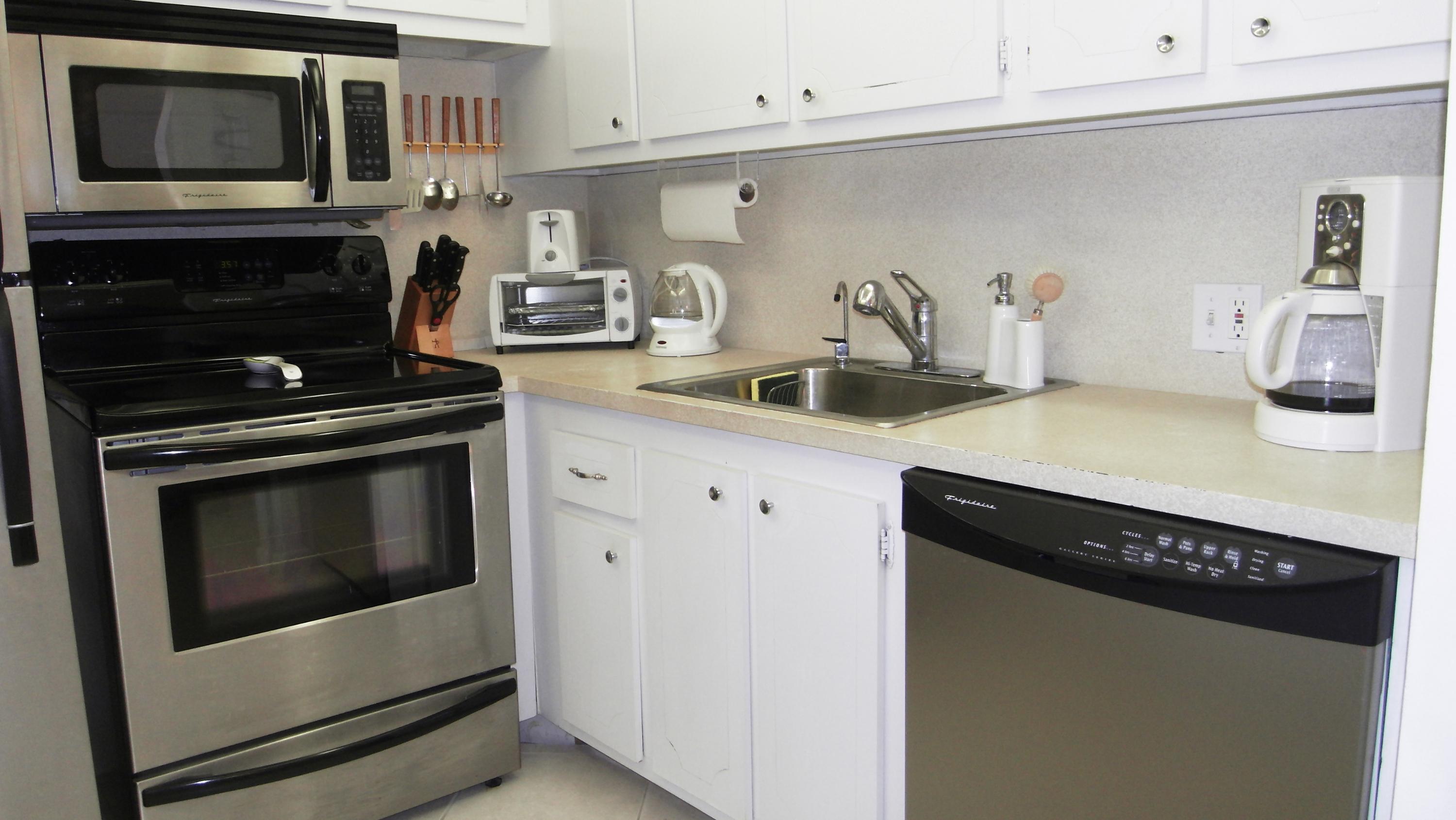 65 Brighton East, Unit B Boca Raton, FL 33434 - Photo 17 of 28 ZilKit4Century