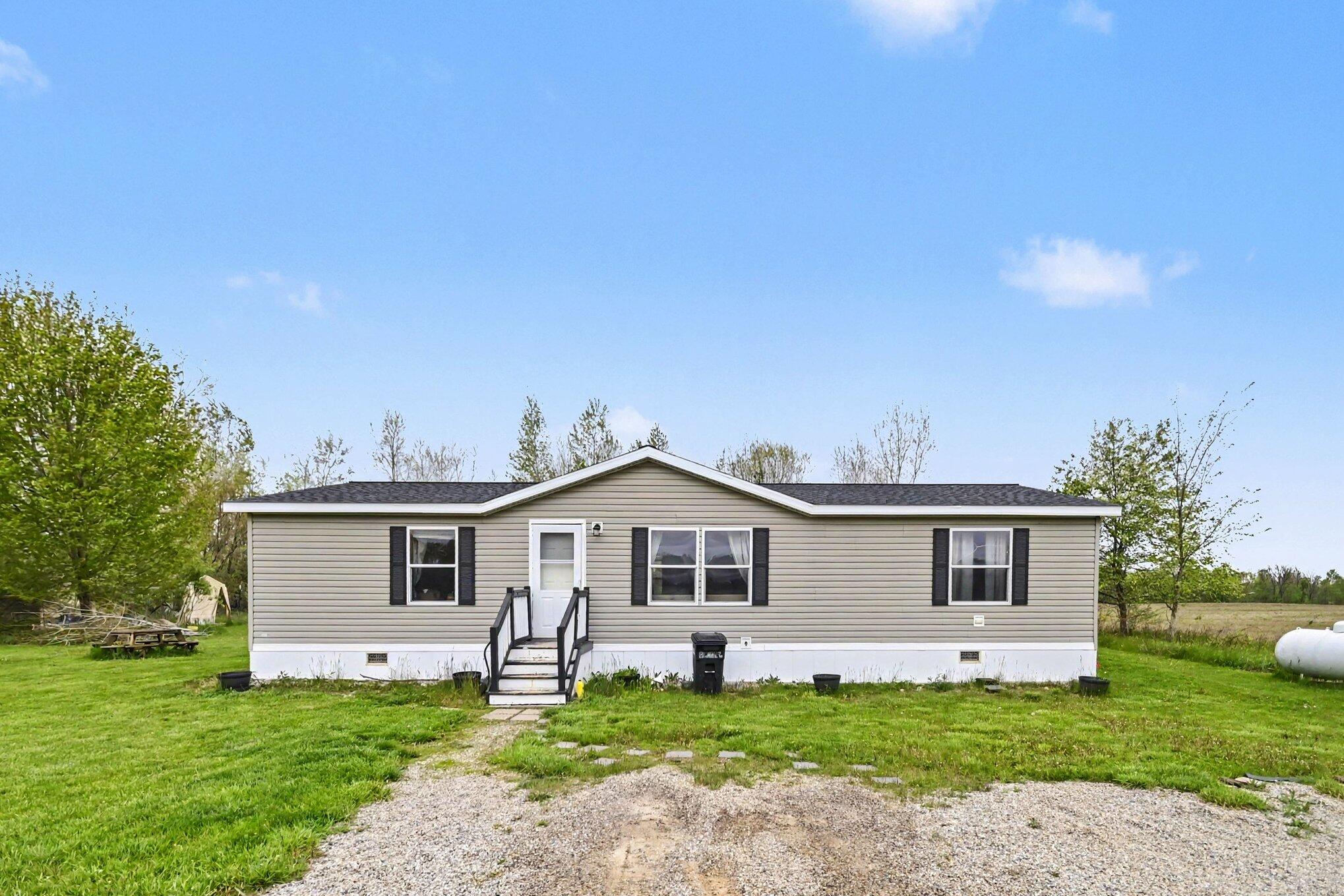 10952 Frost Road Portland, MI 48875 - Photo 2 of 20 002_file_2861
