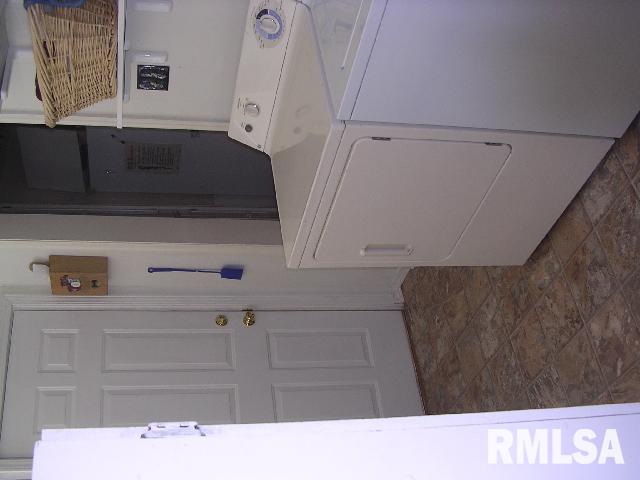 225 4th Street Lincoln, IL 62656 - Photo 6 of 7