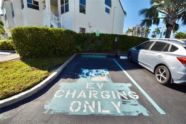 $325,000 | 6047 Bahia Del Mar Boulevard South, Unit 264, St. Petersburg, FL 33715