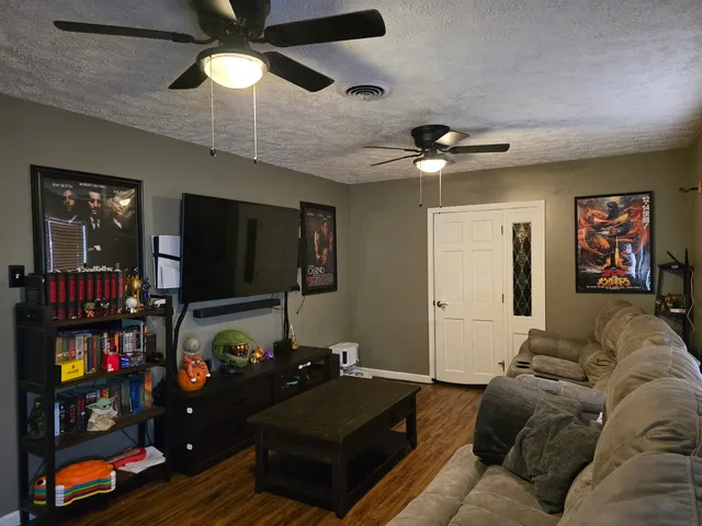 $120,000 | 81 Dallas Drive, Harrisburg, IL 62946