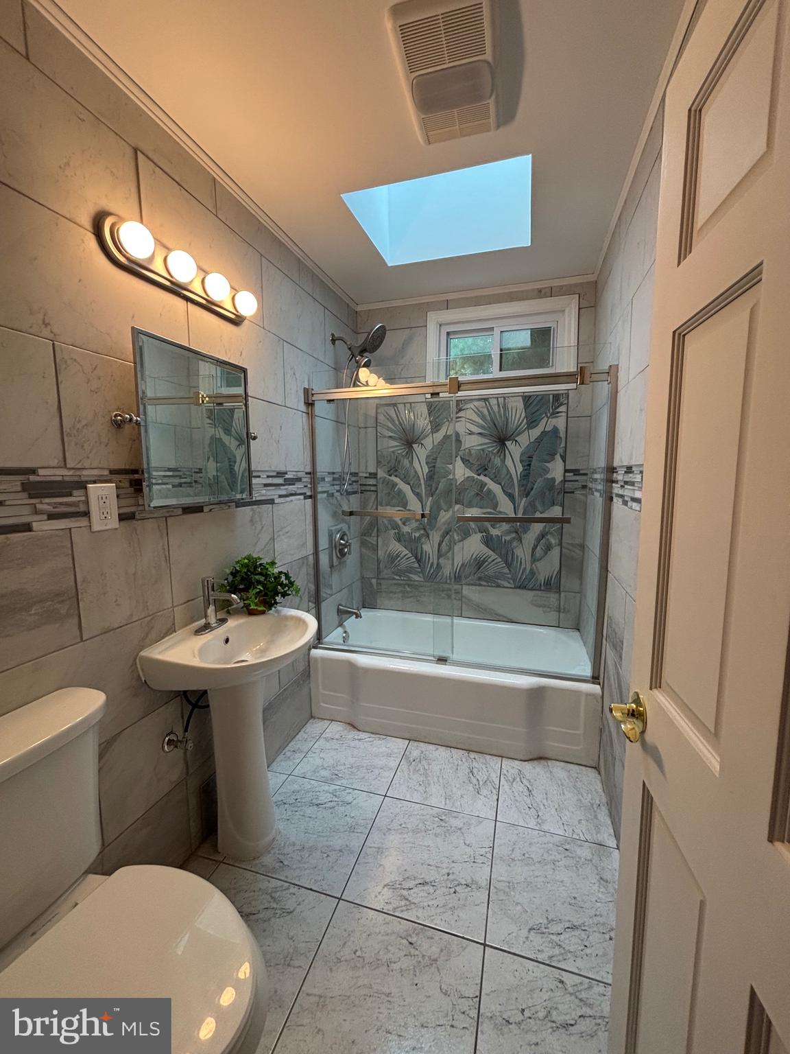 120 Phillips Avenue Hamilton, NJ 08610 - Photo 17 of 21 3rd Bathroom