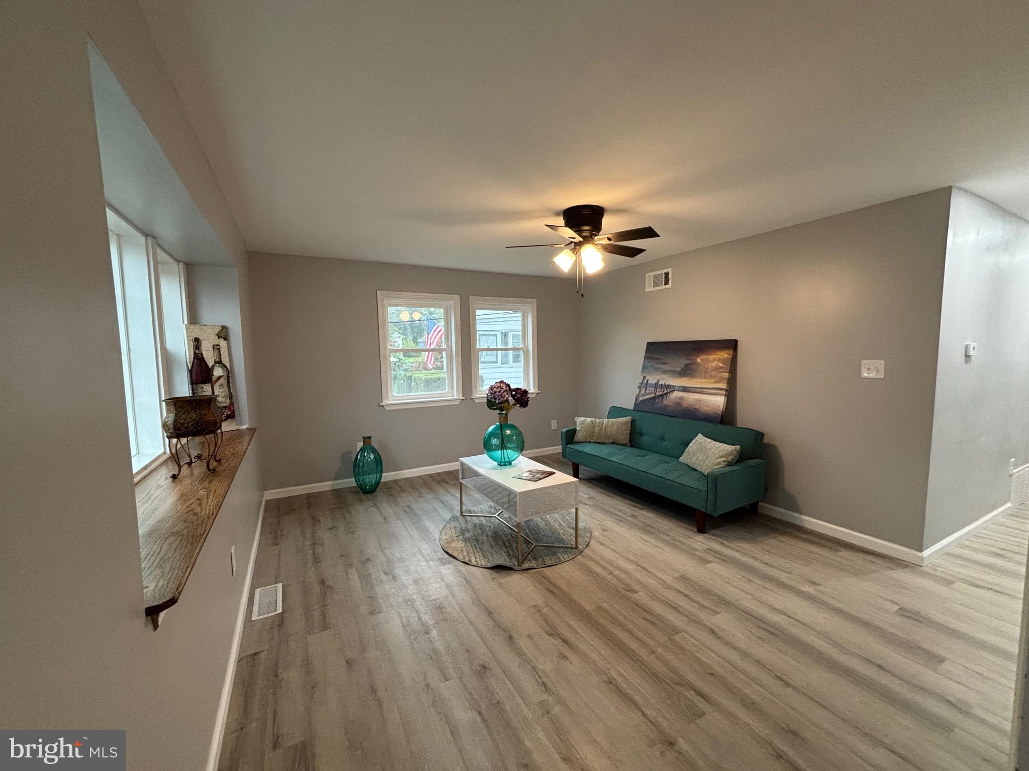 120 Phillips Avenue Hamilton, NJ 08610 - Photo 4 of 21 Living Room