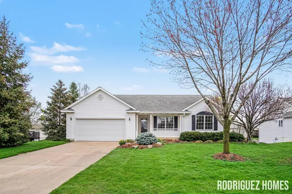 $369,900 | 3745 Lenters Drive, Hudsonville, MI 49426
