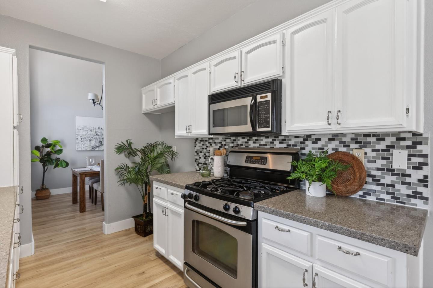 24988 Plum Tree Street Hayward, CA 94544 - Photo 8 of 32