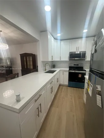 $1,975 | 9175 Southwest 77th Avenue, Unit 304, Miami, FL 33156