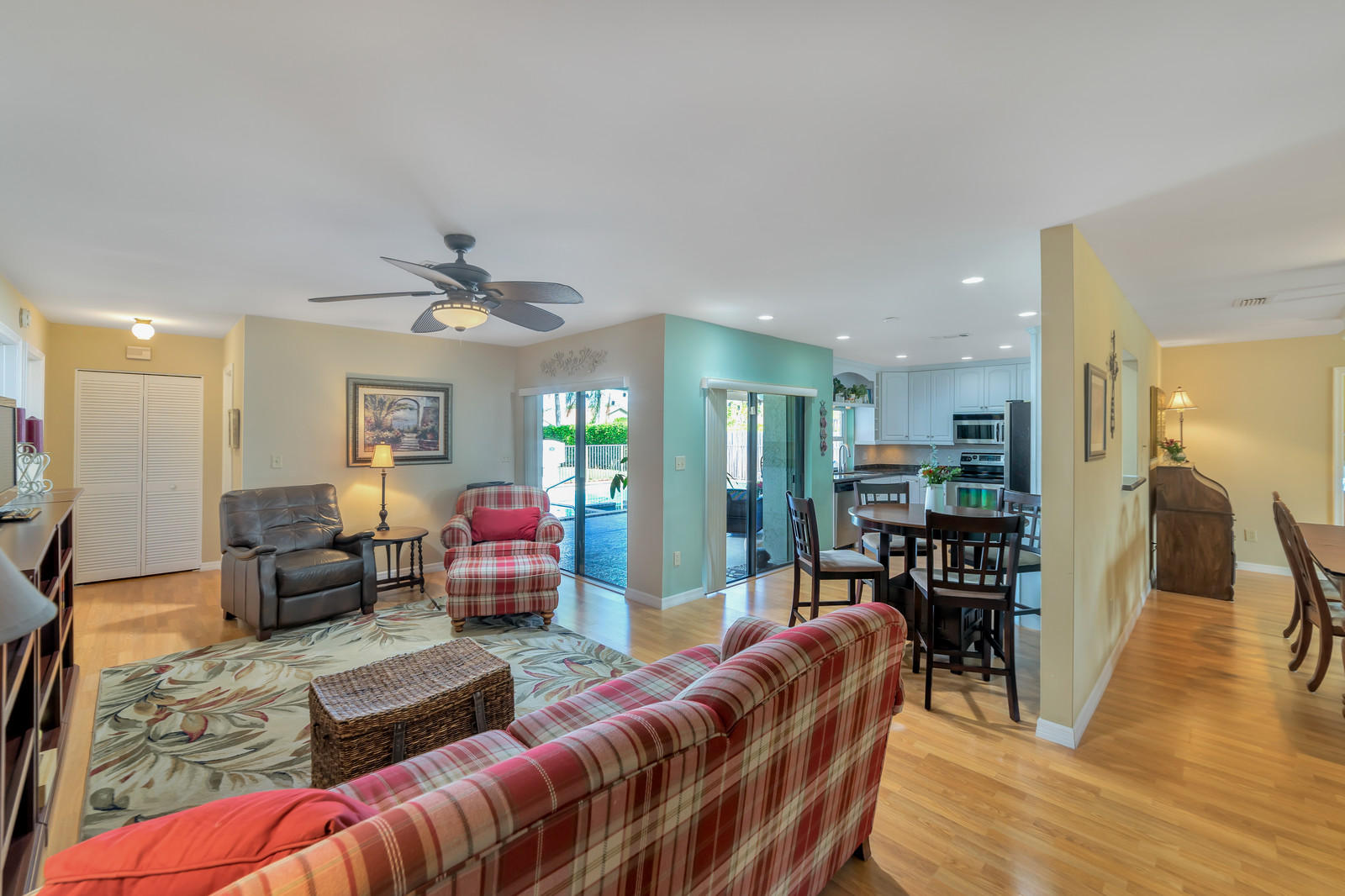 6197 Woodbury Road Boca Raton, FL 33433 - Photo 5 of 23 Family room