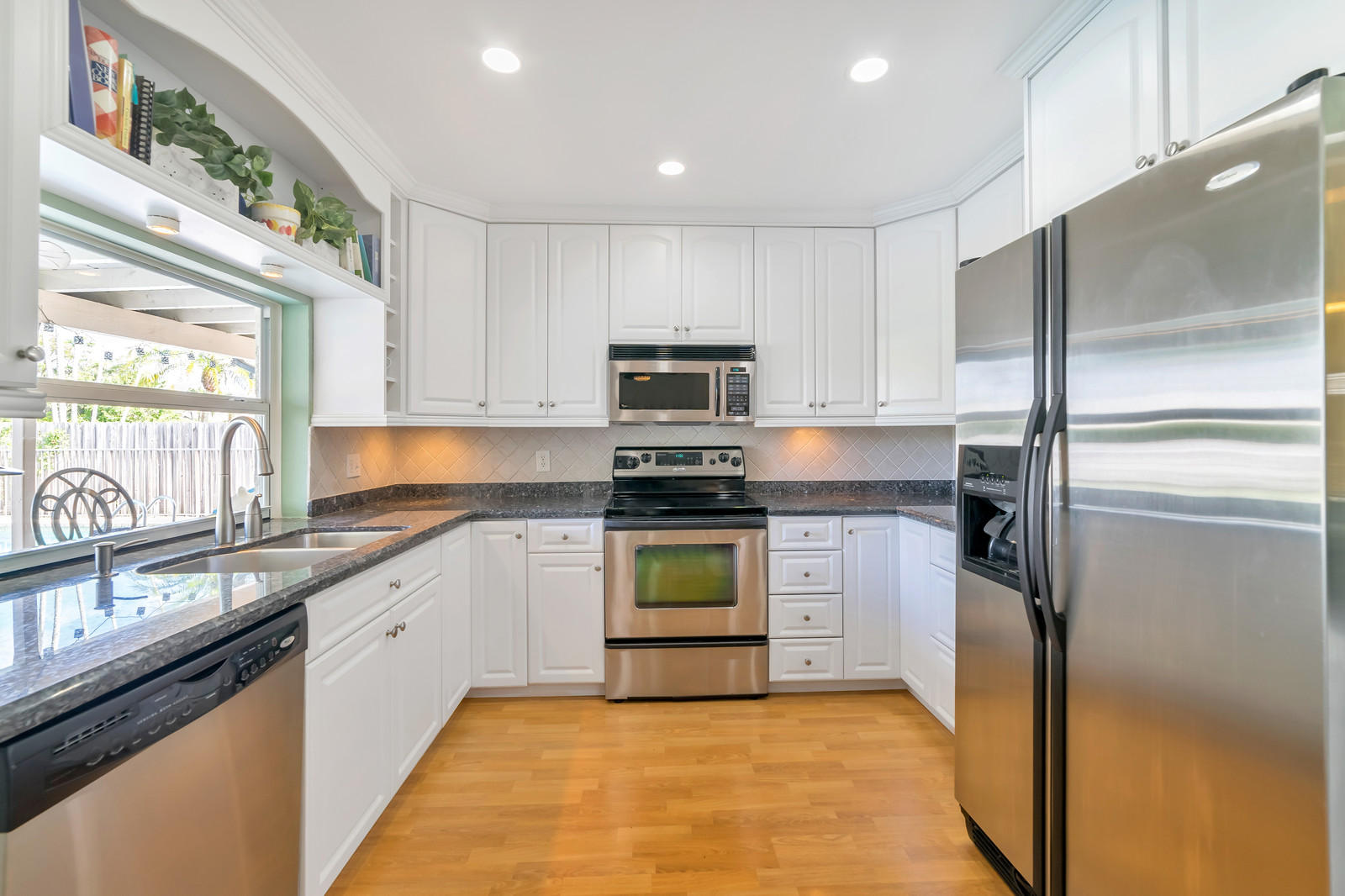 6197 Woodbury Road Boca Raton, FL 33433 - Photo 7 of 23 Kitchen