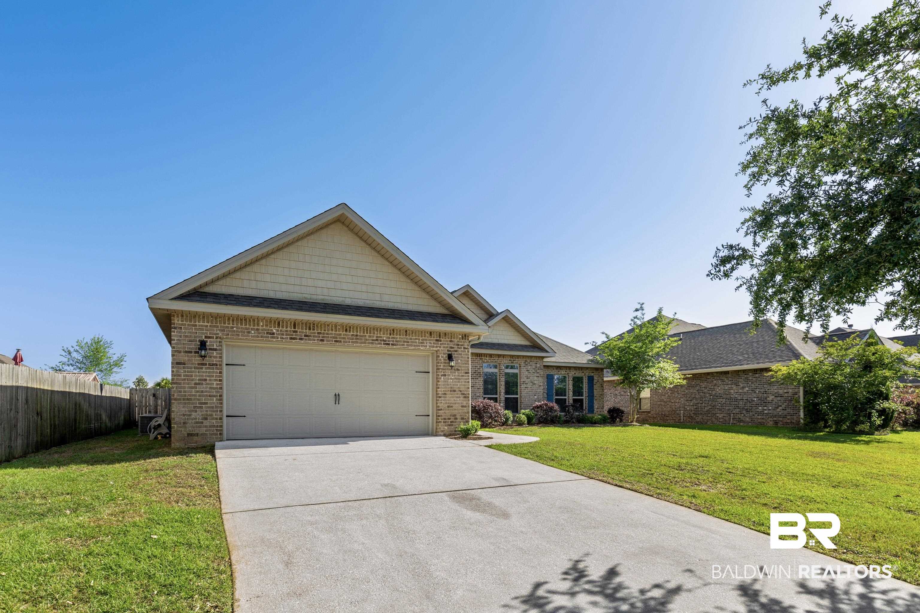 238 Silo Loop Fairhope, AL 36532 - Photo 4 of 24 Driveway