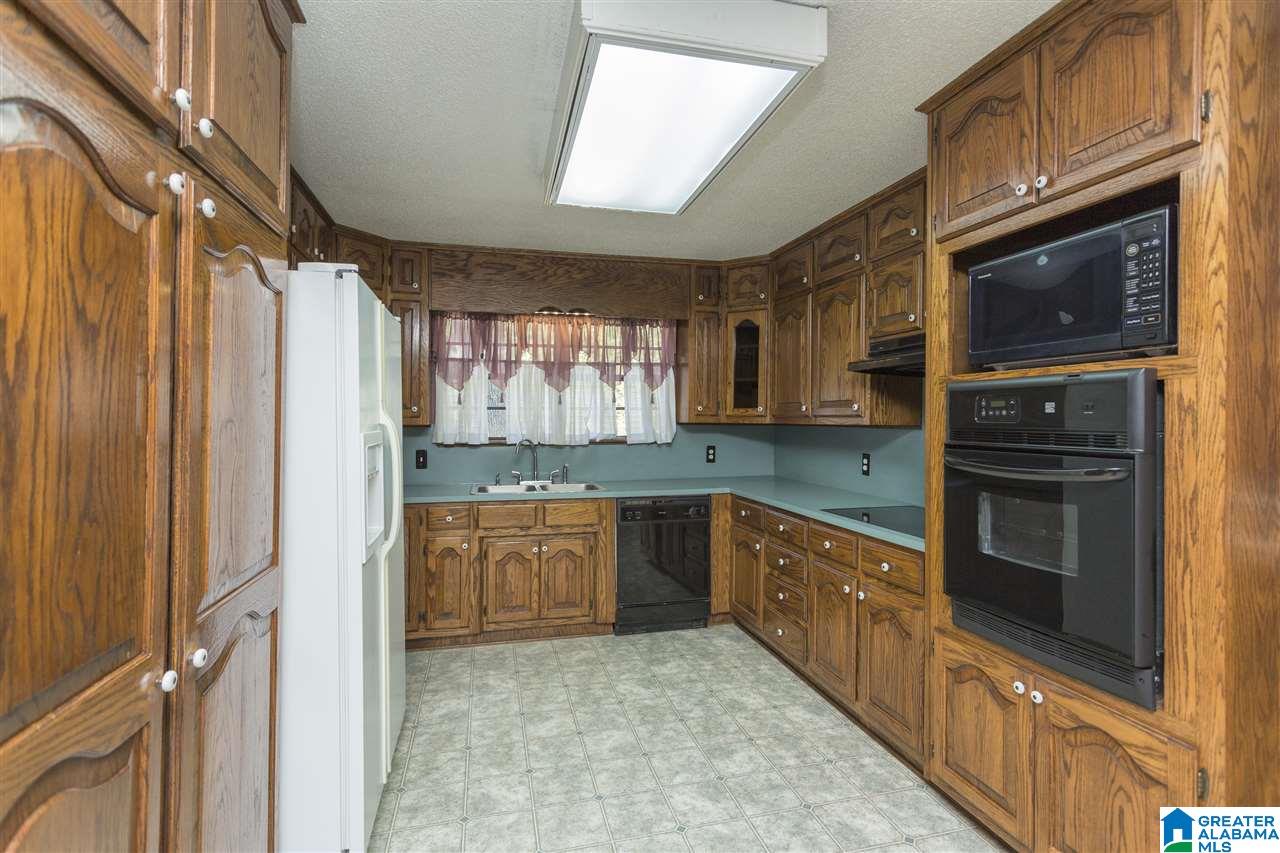 5440 Robin Circle Adamsville, AL 35005 - Photo 10 of 30