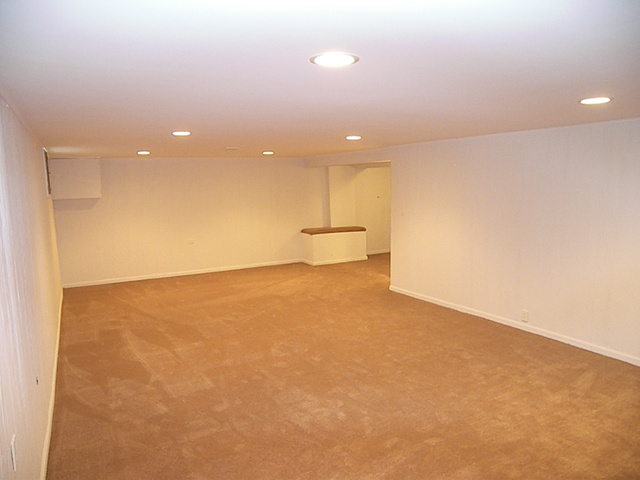 1040 Midway Road Northbrook, IL 60062 - Photo 17 of 18 a view of an empty room