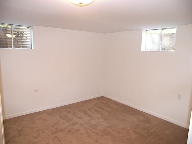 1040 Midway Road Northbrook, IL 60062 - Photo 18 of 18 an empty room with a window