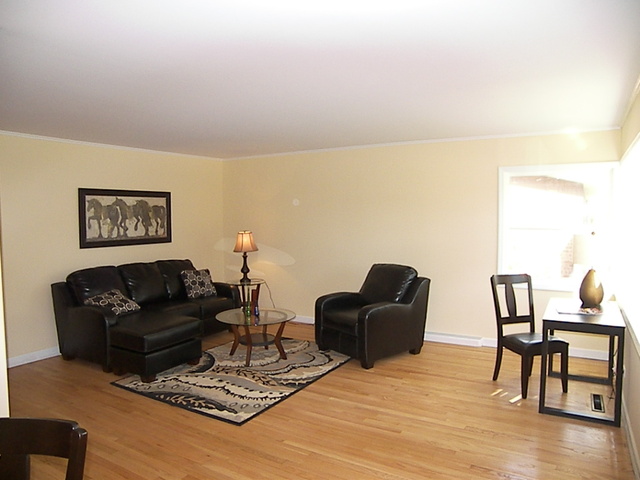 1040 Midway Road Northbrook, IL 60062 - Photo 4 of 18 a living room with furniture and a wooden floor