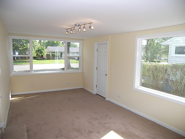 1040 Midway Road Northbrook, IL 60062 - Photo 8 of 18 a view of an empty room with a window