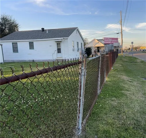 $650,000 | 3200 West Metairie Avenue, Metairie, LA 70001
