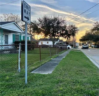 $650,000 | 3200 West Metairie Avenue, Metairie, LA 70001