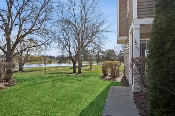 $2,400 | 1917 Windsong Drive, Unit 1917, Schaumburg, IL 60169