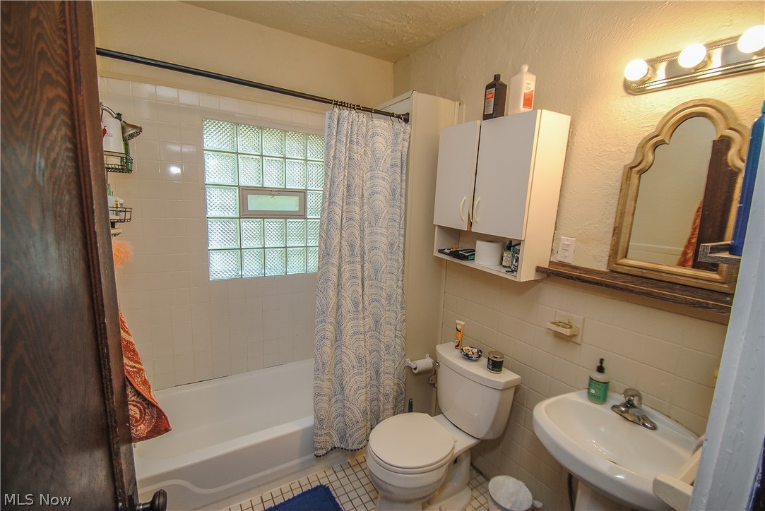 1392 Sheffield Road Cleveland, OH 44121 - Photo 9 of 35 Gallery Image 9