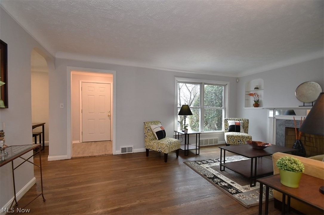 4105 Harwood Road Cleveland, OH 44121 - Photo 6 of 34