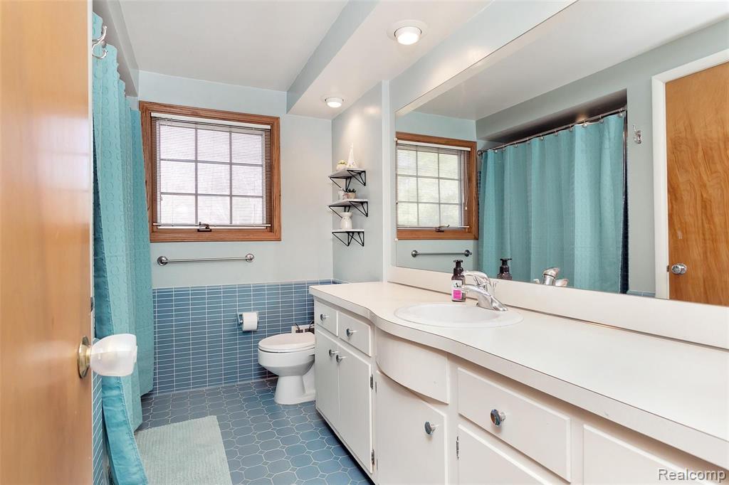 660 Cook Road Grosse Pointe Woods, MI 48236 - Photo 37 of 49