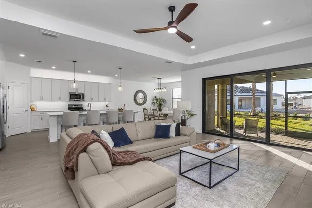 $739,900 | 21140 Verawood Loop, Estero, FL 33928