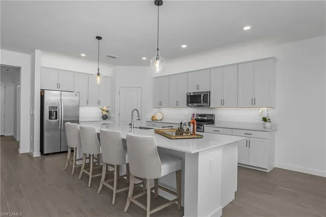 $739,900 | 21140 Verawood Loop, Estero, FL 33928