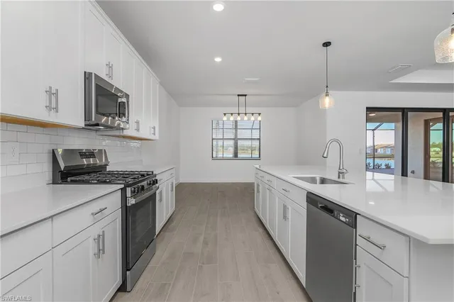 $739,900 | 21140 Verawood Loop, Estero, FL 33928