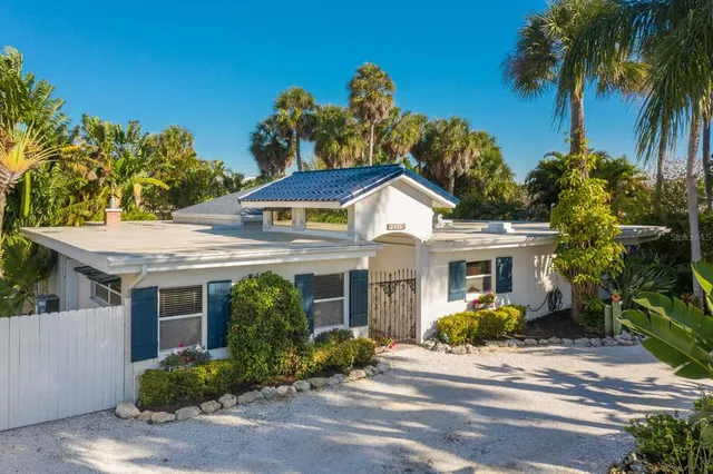 $1,695,000 | 504 71st Street, Holmes Beach, FL 34217