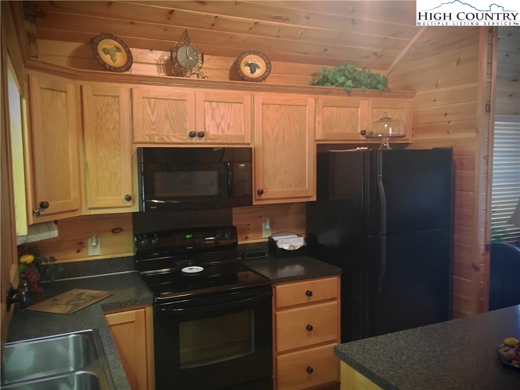 448 Woodpecker Road Purlear, NC 28665 - Photo 15 of 47