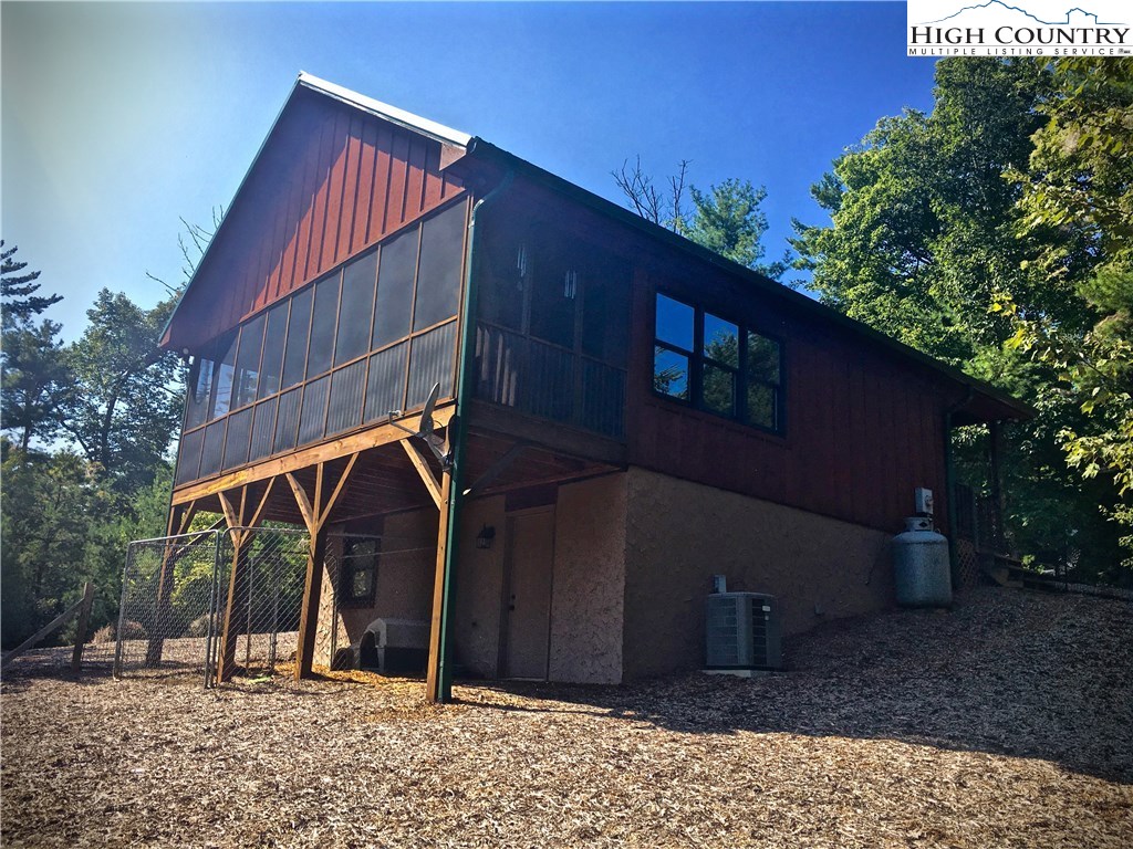 448 Woodpecker Road Purlear, NC 28665 - Photo 28 of 47