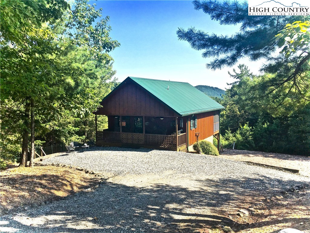 448 Woodpecker Road Purlear, NC 28665 - Photo 4 of 47