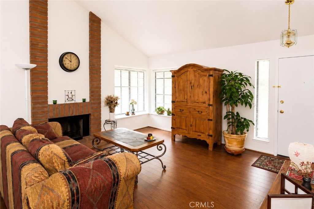 929 Thistlegate Road Oak Park, CA 91377 - Photo 7 of 27 Gallery Image 7