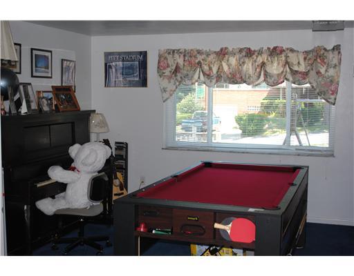 602 Chinaberry Road Monroeville, PA 15146 - Photo 10 of 13 Den/Family/Great Room.