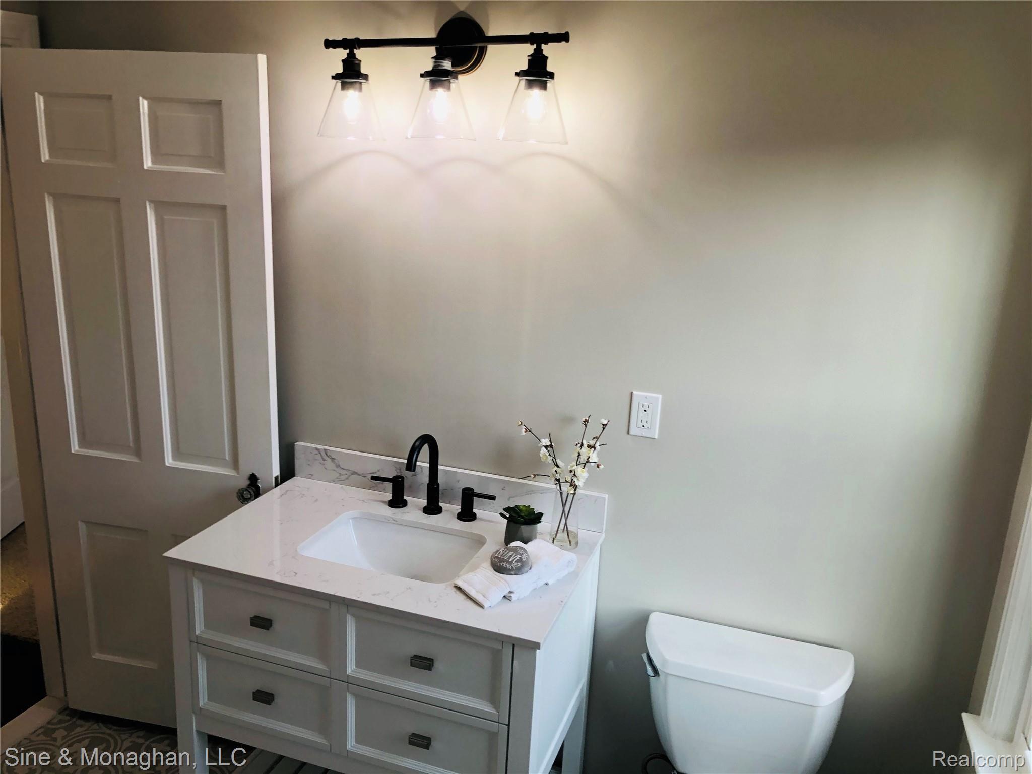 721 Pemberton Road Grosse Pointe, MI 48230 - Photo 22 of 41 IMG_2139.jpg
