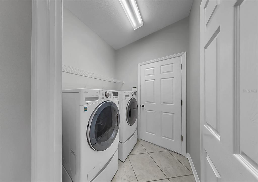 7109 Spindle Tree Lane Riverview, FL 33578 - Photo 18 of 42 a utility room with dryer and washer