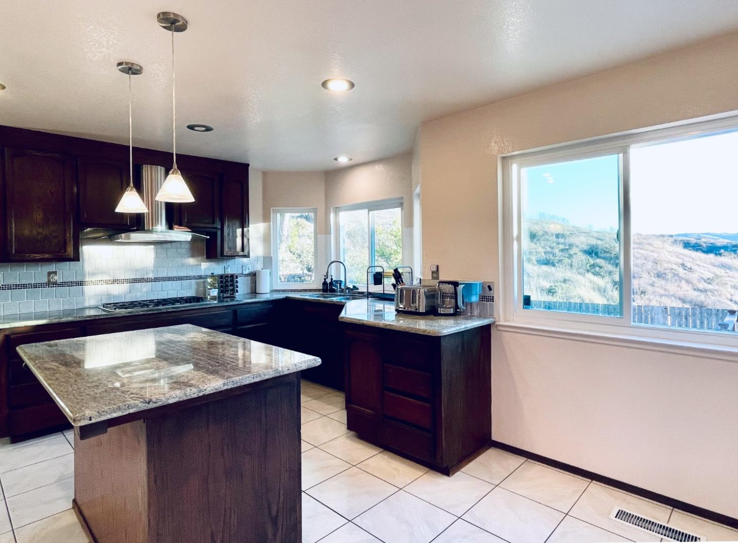 293 Saybrook Way Vallejo, CA 94591 - Photo 7 of 32