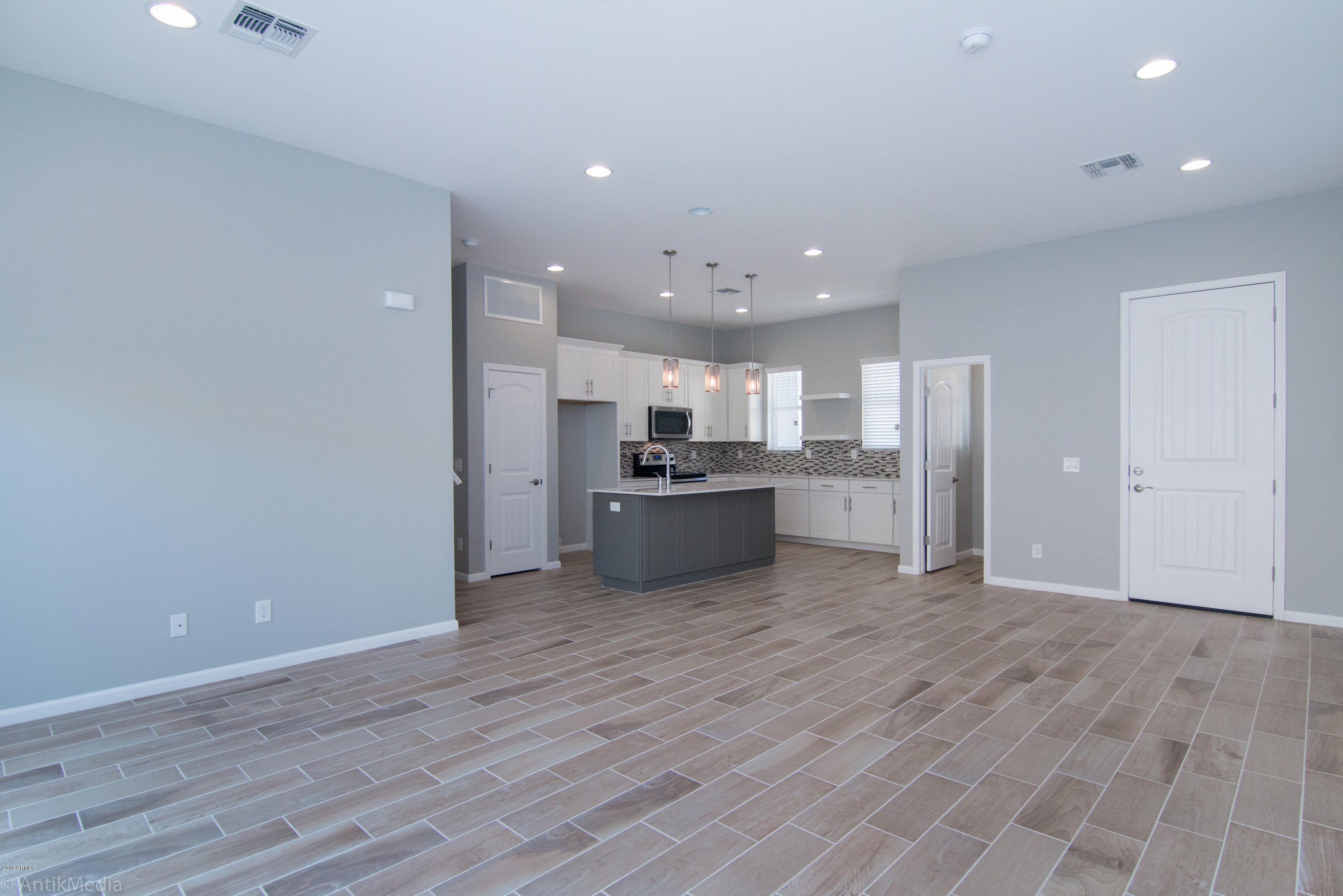 734 East Calavar Road Phoenix, AZ 85022 - Photo 2 of 15 Living room area