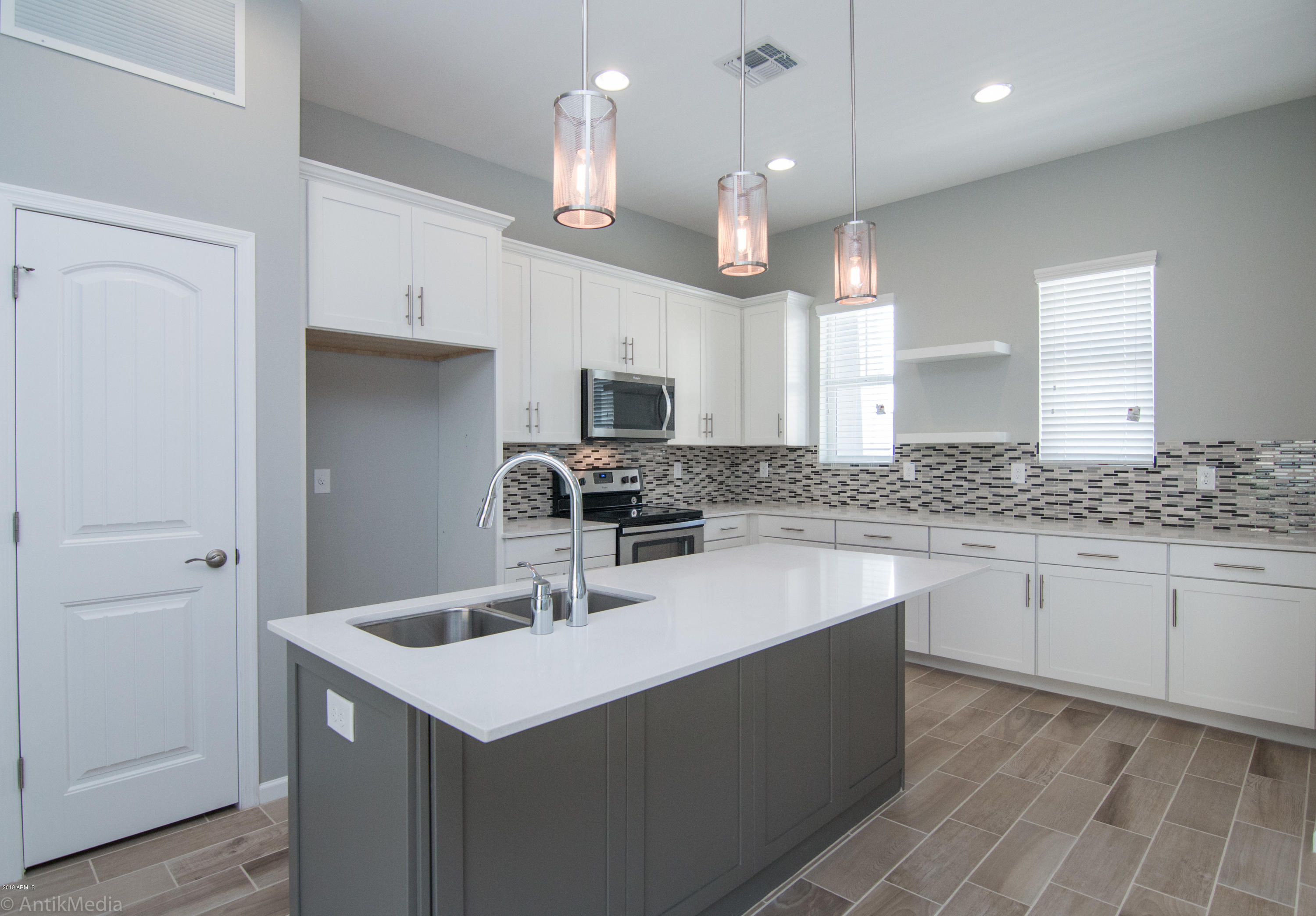 734 East Calavar Road Phoenix, AZ 85022 - Photo 3 of 15 Kitchen