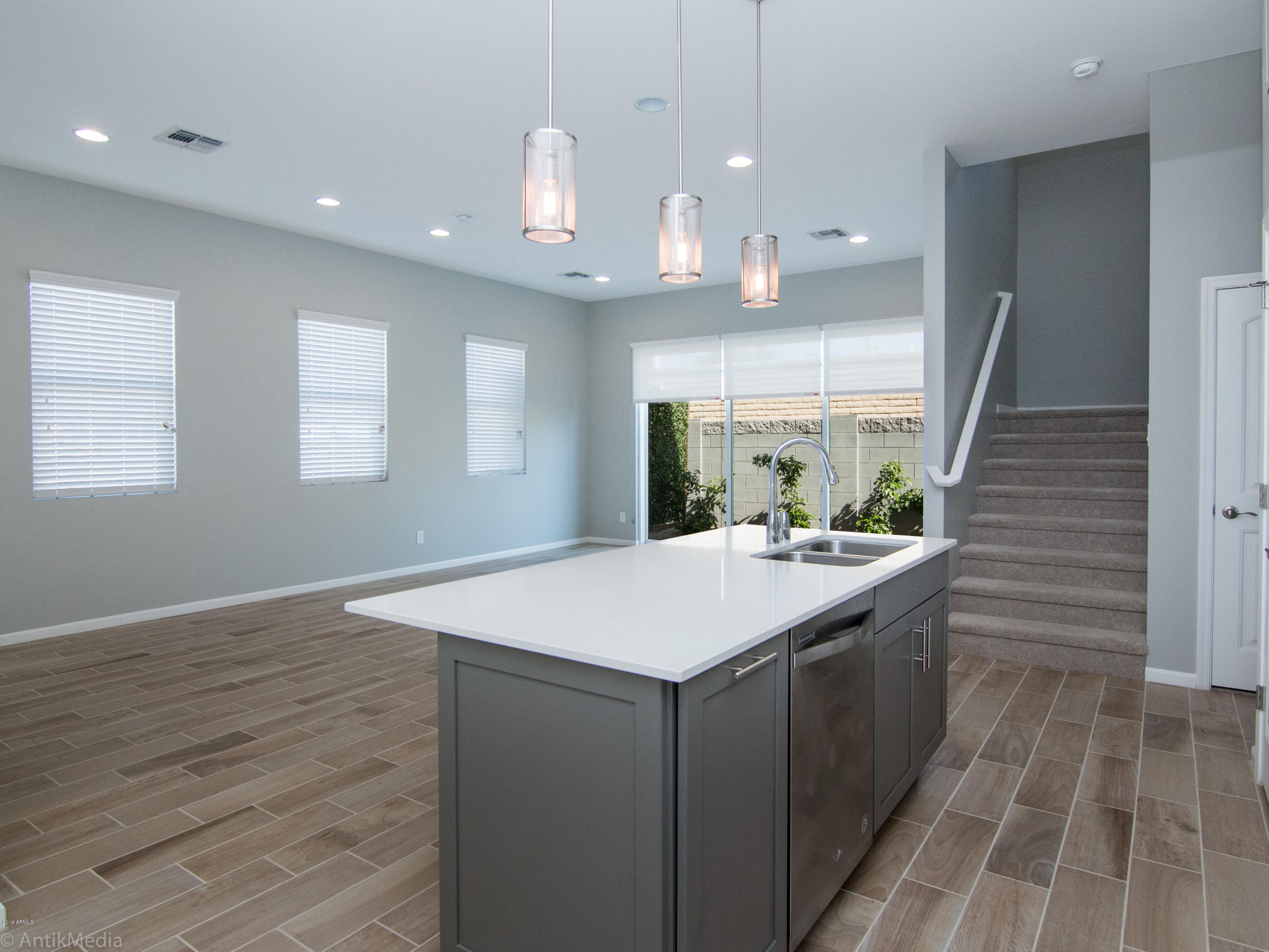 734 East Calavar Road Phoenix, AZ 85022 - Photo 4 of 15 Kitchen