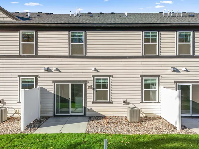 $402,125 | 10518 Harbor Lane North, Maple Grove, MN 55369