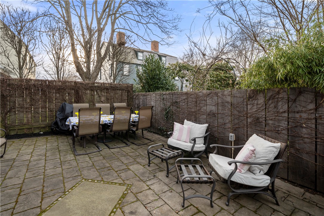 33 Marsh Street Newport, RI 02840 - Photo 17 of 18