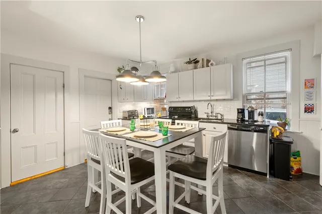 $4,000 | 33 Marsh Street, Newport, RI 02840